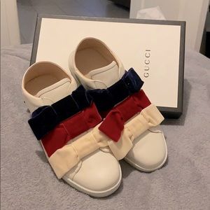 GUCCI ACE SNEAKERS WITH VELVET BOWS